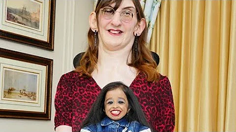 Moment world’s tallest and shortest women met for first time [Video]