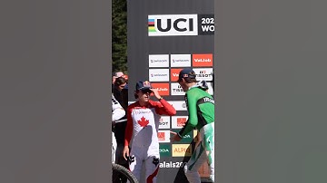 The moment Jackson Goldstone became the 2025 DH World Champion in Champery 🌈