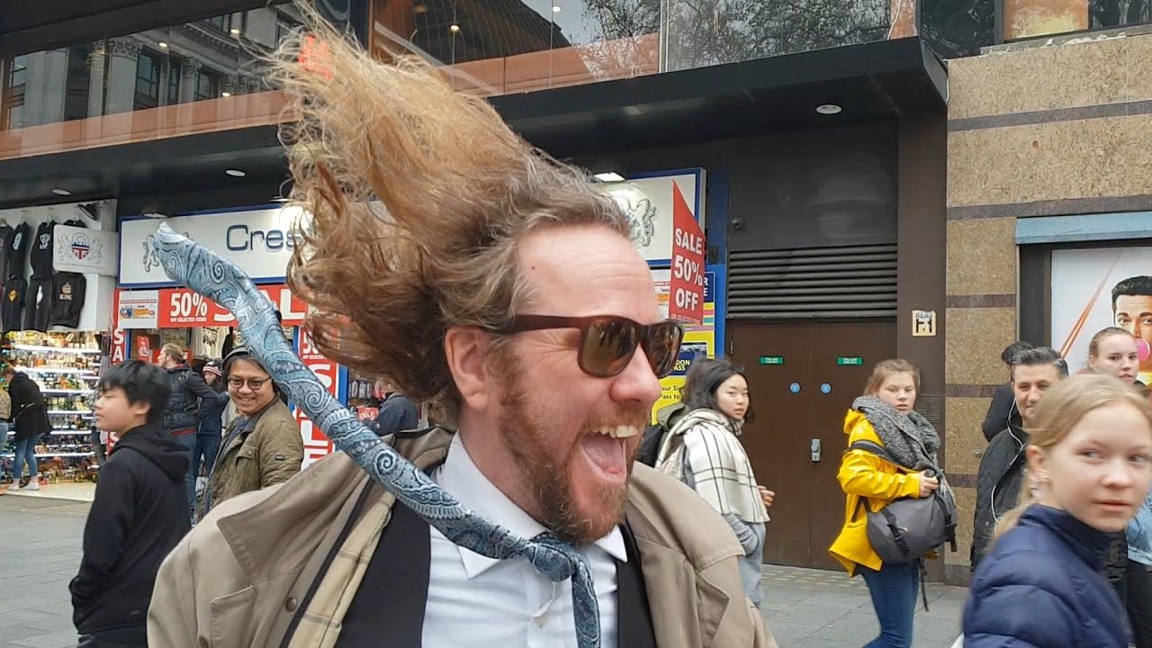 Living Human Statue Amazing Man Street performers YouTube