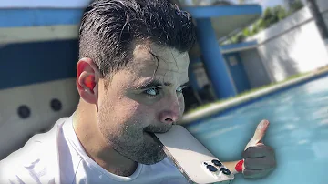 ¿Es el iPhone resistente al agua en la piscina?