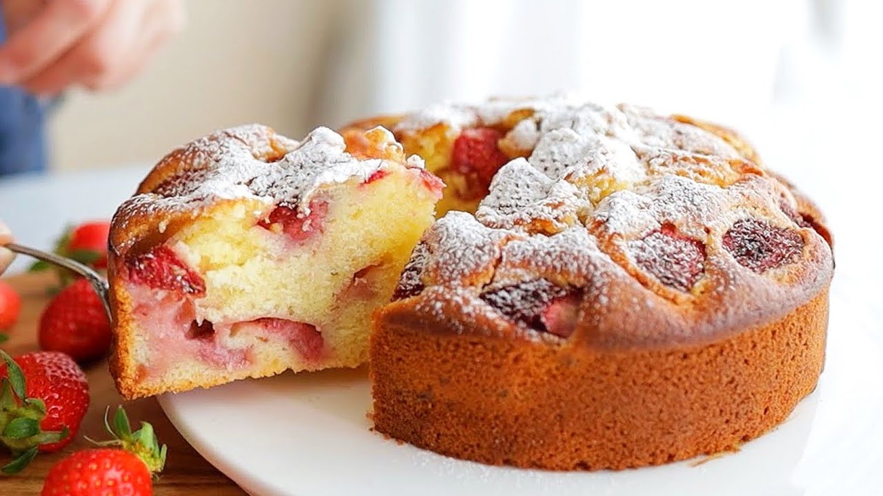 Bizcocho de Fresas Naturales | Fácil y tierno