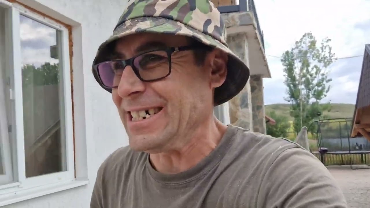 Part 2 Costica îi sudează poarta lui Cornel de acasă !!