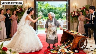Download Lagu ¡Novia Arrogante Insulta a Mesera Mayor\u0026La Echa Del Banquete.Sin Saber Es Madre D Marido Billonario! MP3
