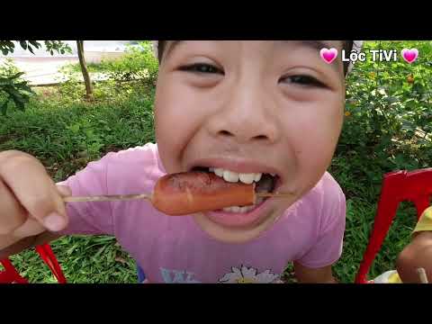 Video Lộc TiVi | Thử Thách Người Cuối Cùng Ngừng Ăn Xúc Xích... - youtube