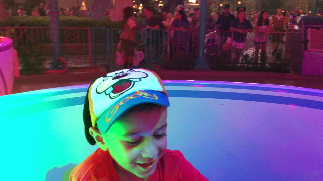 WDW - MK - Mad Tea Party on Ride  - MNSSHP 2018 - 4K