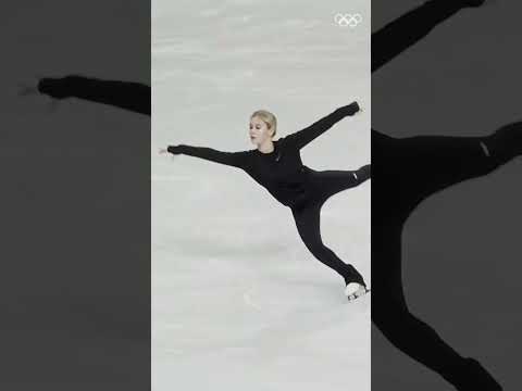 How many rotations can you count? 🌪️⛸️ #MilanFigureSkating