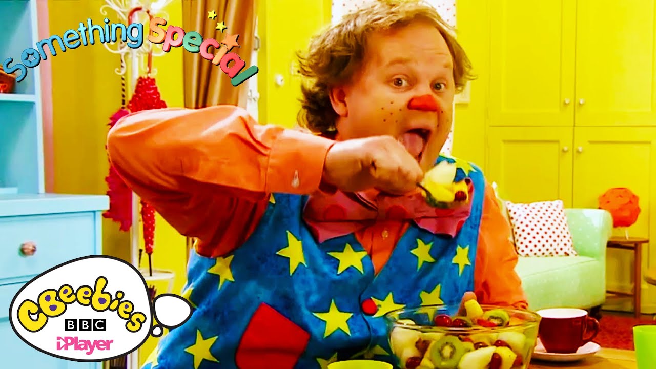 Play: Mr Tumble's Top 5 Meals: Makaton-friendly food fun