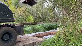 Große Hauptwasserleitung Gebrochen - Reparatur Mitten Im Wald