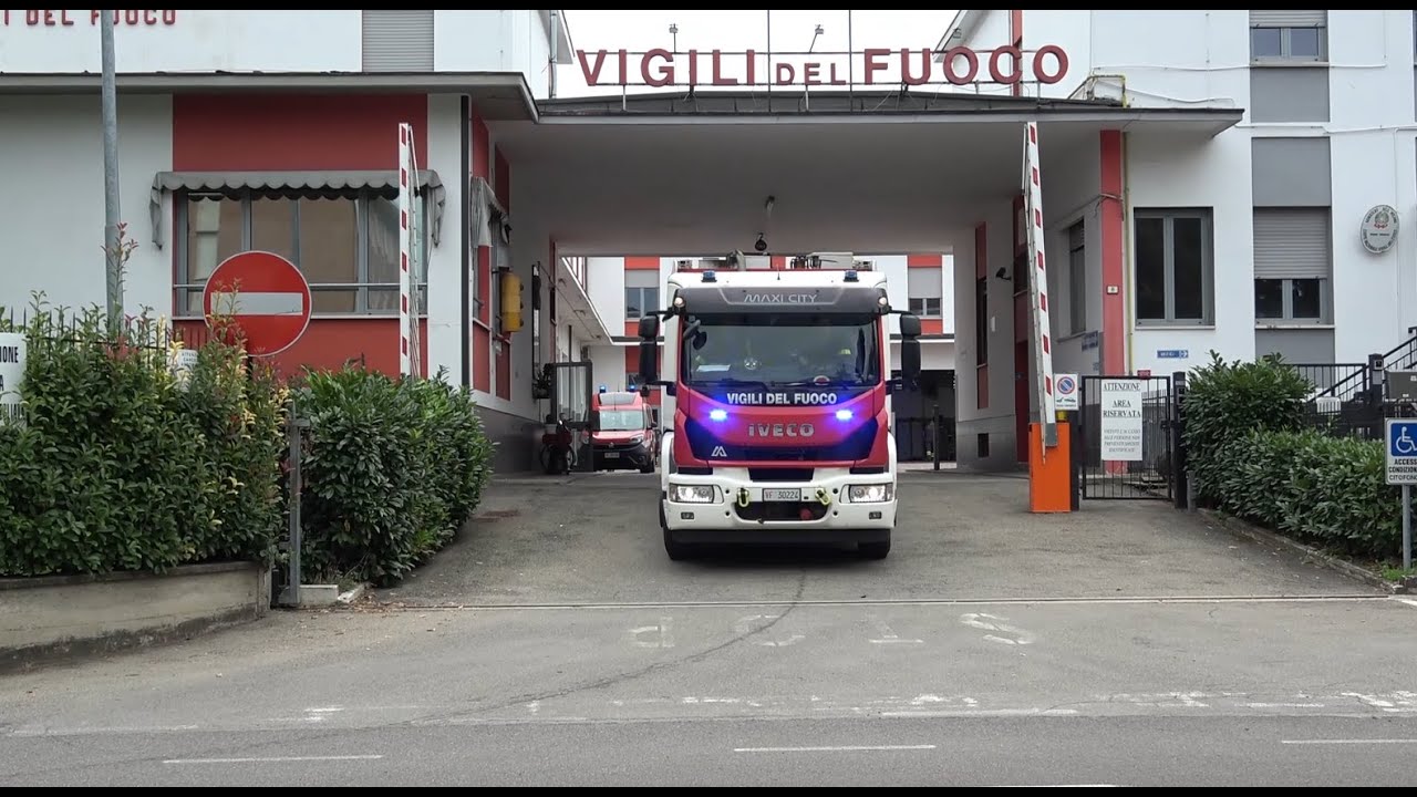 PARTENZA APS MAXICITY+CA/ESK FORD RANGER VIGILI DEL FUOCO REGGIO EMILIA IN SIRENA