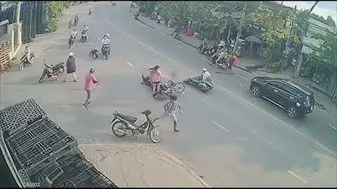 Giật dây chuyền, tên cướp dùng kim tiêm chống trả khi bị người dân truy đuổi