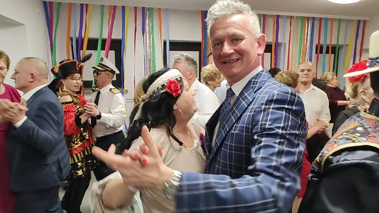 17 stycznia 2026 PANIE nie darowały przystojnemu SAMORZĄDOWCOWI musiał je OBTAŃCOWAĆ w D K Zwoleniu