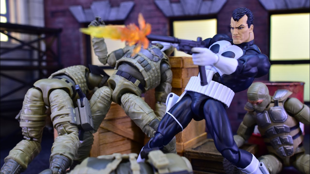 Medicom MAFEX Punisher Classic Comic Ver. - YouTube