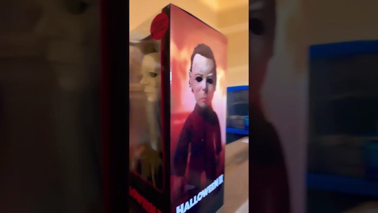 Mezco Halloween II (1981): Michael Myers with Sound Mega 15-Inch Doll