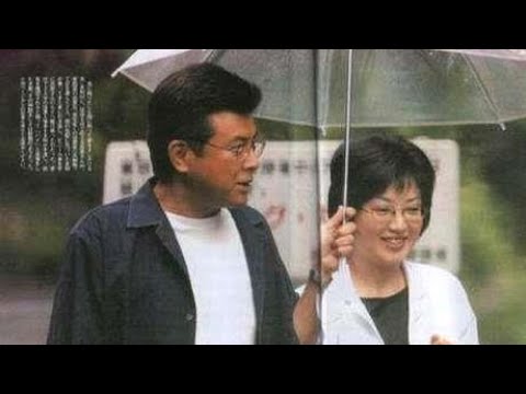 隐退后的山口百惠，成为平凡的家庭妇女,走在街头风华不在！