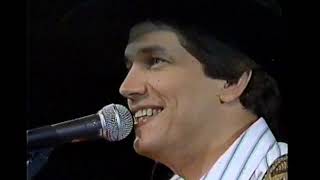 George Strait  Full 1985 Houston Rodeo Concert from the Astrodome