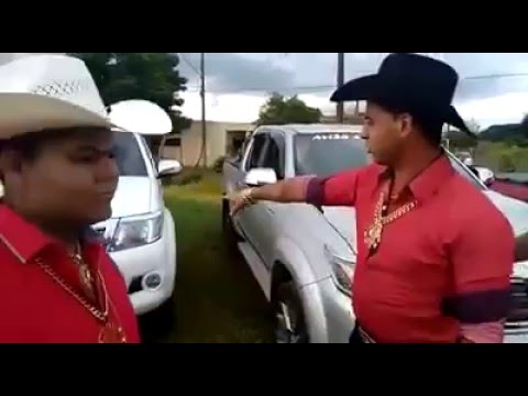 Cigano ostentando de Hilux, Camaro Vermelho e ouro