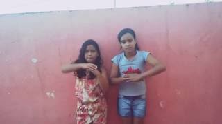 Eu E Minha Amiga Dançando A Música Arigato