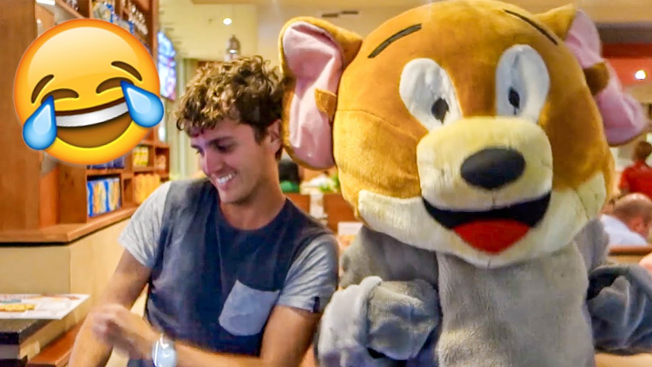 RESTAURANT BIRTHDAY PRANK!!