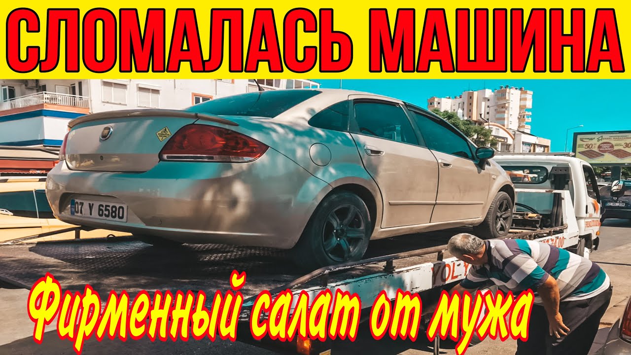 Машины едут по лужам
