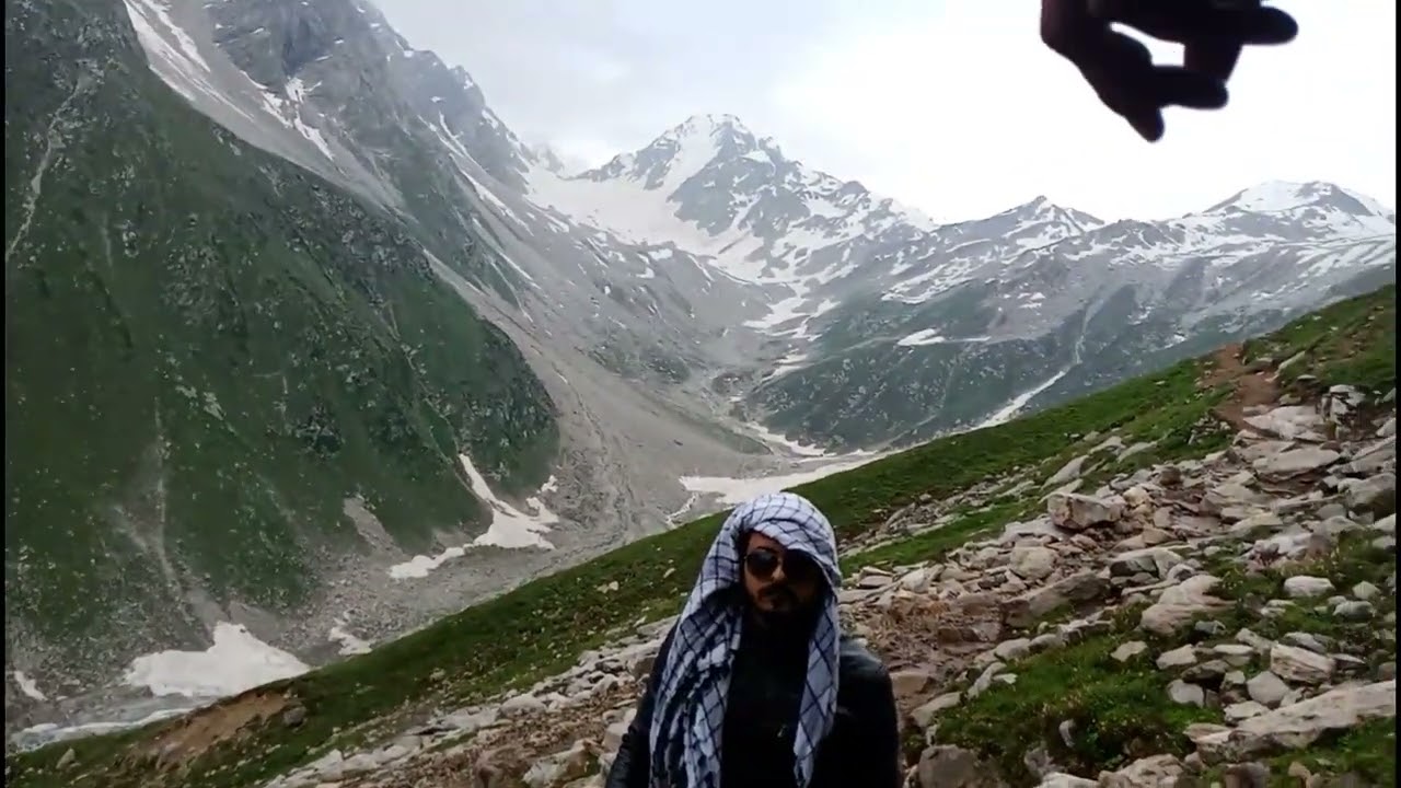 Hiking Towards Saif Ul Malook Lake - Exploriong the World