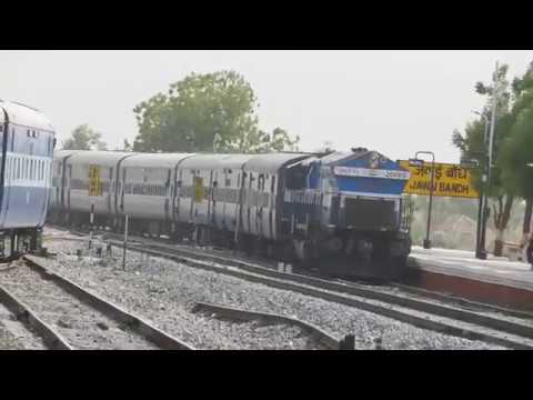 19031 Ahmedabad - Haridwar Yoga Express Crossing 19708 Aravali