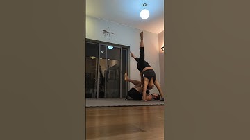 Acro with a stranger! Check my bio to learn beginner acroyoga!#acroyoga #acroyogaflow #dance