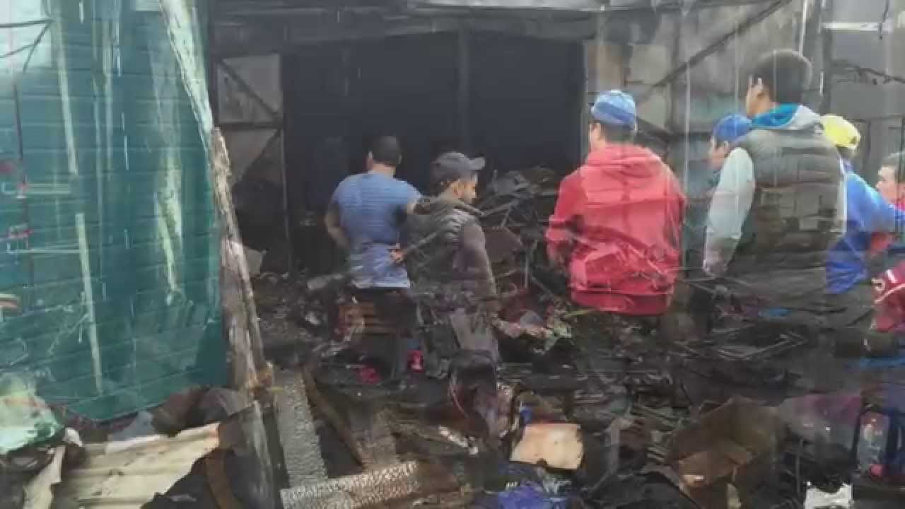 Пожар на вещевом рынке в Магадане