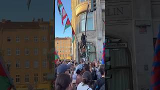 Berlin Protester Climbs Traffic Light to Raise Palestinian Flag at Solidarity Rally