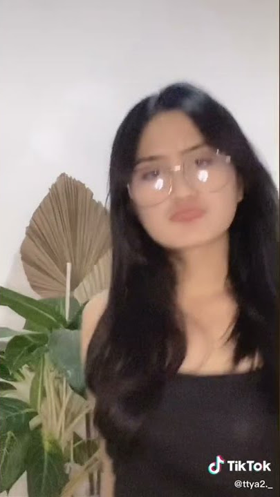 cewek kacamata viral meresahkan warganet