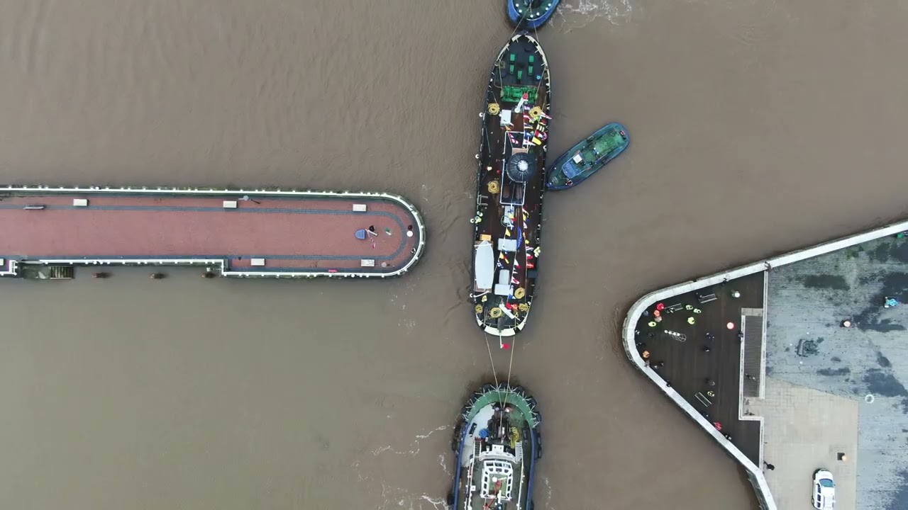 Spurn Lightship returns to Hull Marina following restoration