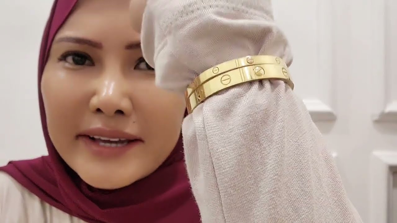 Браслет Cartier Love из розового золота превращается в желтое золото