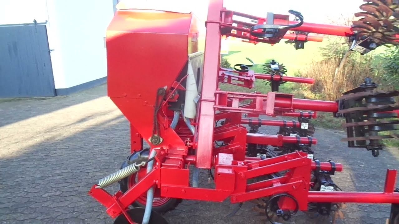 Becker 6 reihiger Reihendüngerstreuer mit 75 cm Reihenabstand mit hydraulischer Klappung auf 3 m