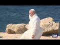 Le immagini simbolo di Leone XIV a Lampedusa: "I morti sono vittime di decisioni prese e mancate"