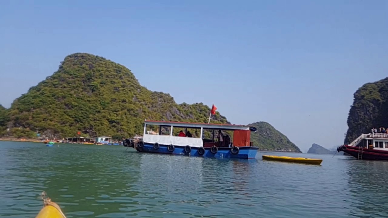 Каякинг близ о. Кат Ба/ Kat Ba kayaking. Vietnam.