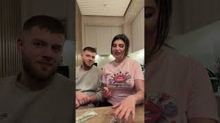 Nil Monze Sevgilisinin Maışını Bölüyor