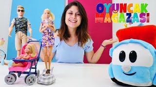 Barbie'nin bebeği için alışveriş! Ayşe'nin oyuncak mağazası.