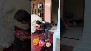 Mau antar galon liat can macanan laper dikasih kedok juga mau