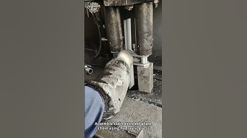 Assemble stainless steel plate chain using hydraulic press