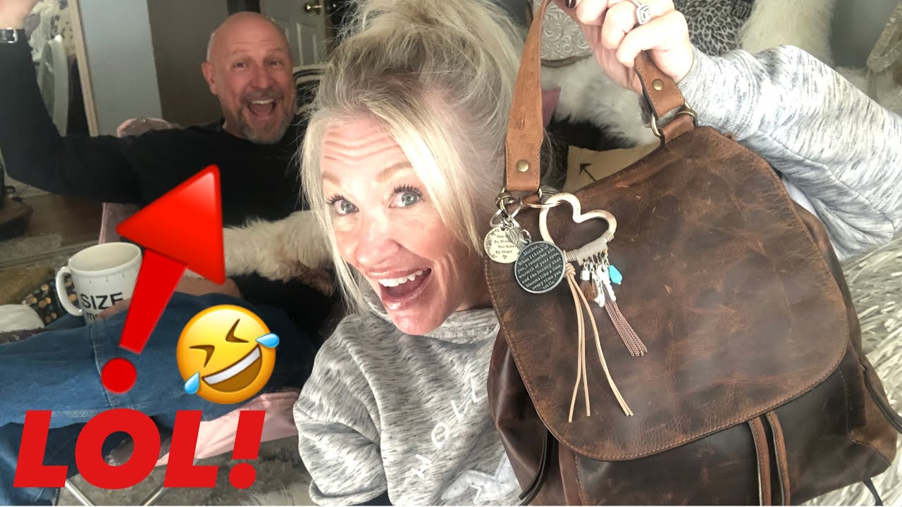 What's In My Bag?! My Purse is FULL!