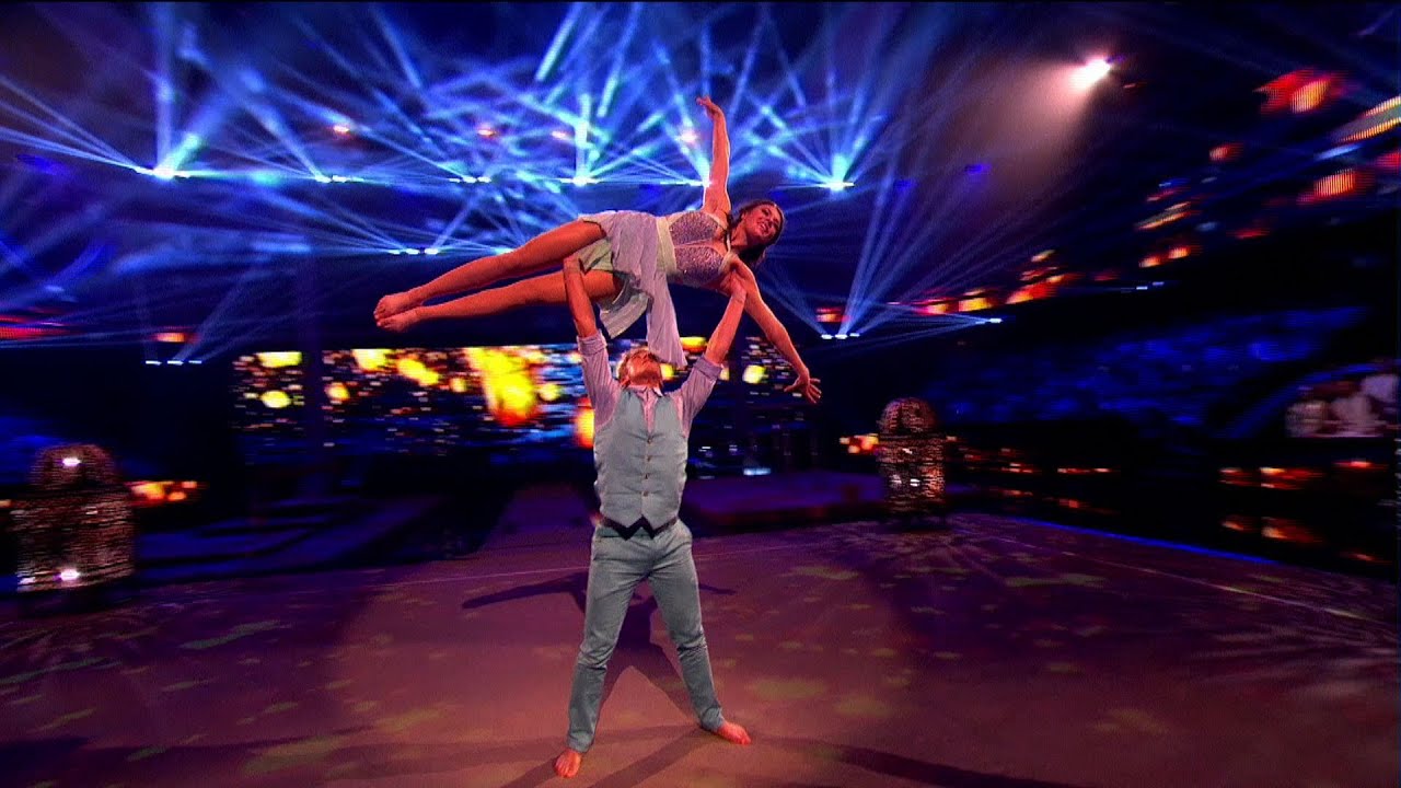 Bobby Lockwood and Kristin Allen's performance to 'Let It Go' - Tumble: Semi-Final - BBC