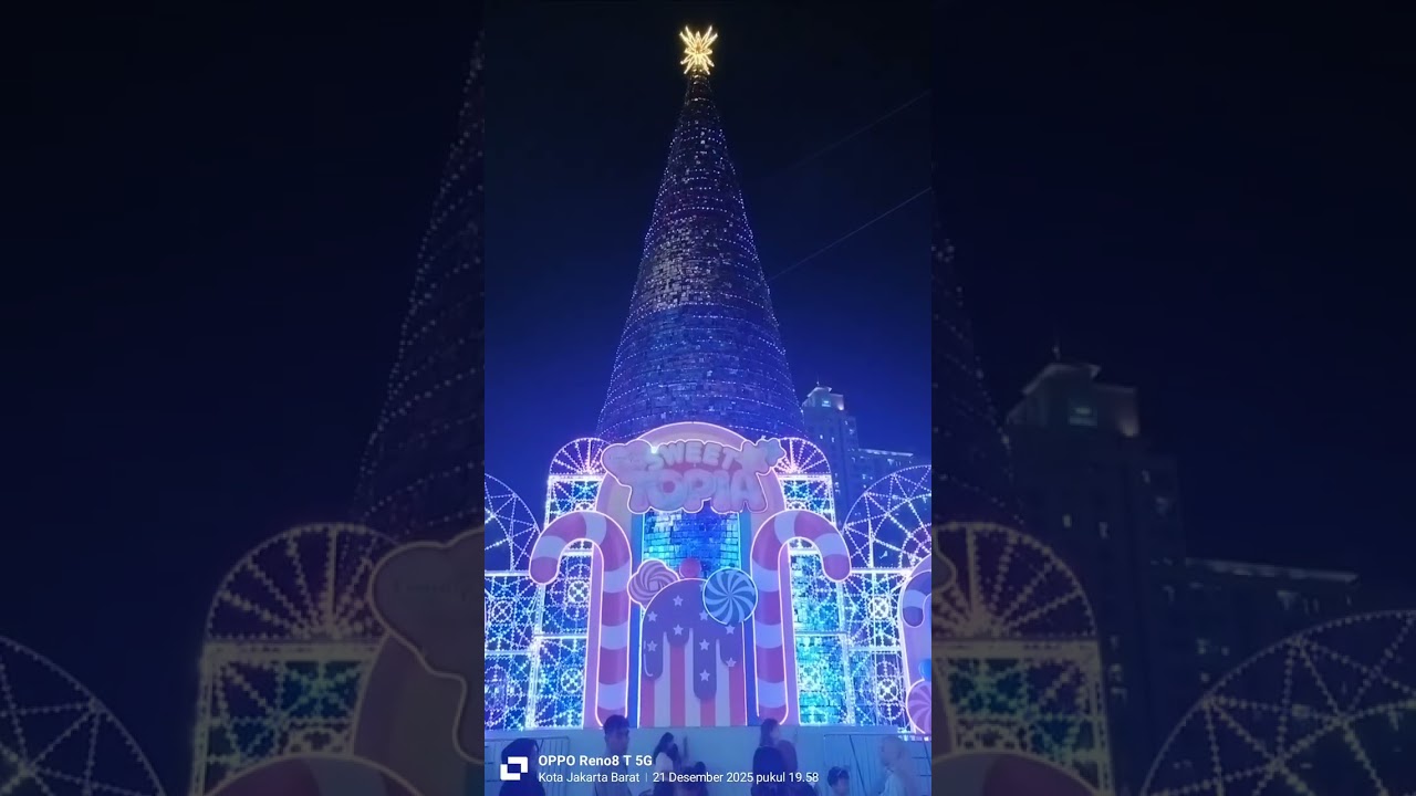 Giant Christmas Tree Light Show Central Park Jakarta 