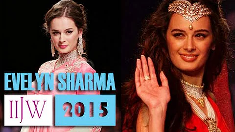IIJW 2015 l Evelyn Sharma Dazzles On The Ramp !