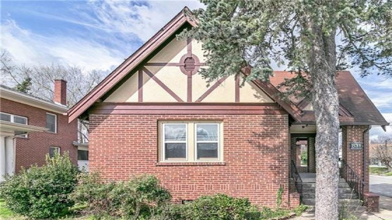 831 Oakland Street, Hendersonville, NC Presented by Mary Sitton. YouTube