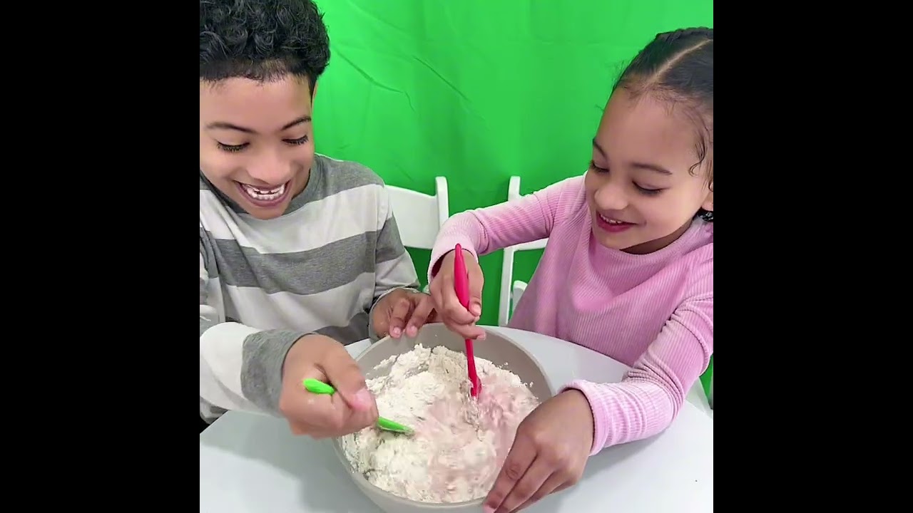 Homemade Kool Aid Playdough! | Easy, not so Bright y Super Fun with KenEmie Go!