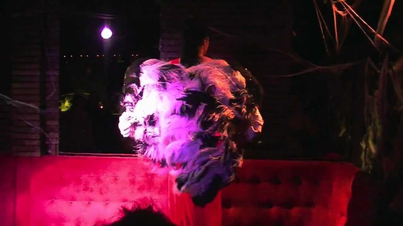 Runaround Sue at Shaken and Stirred Burlesque