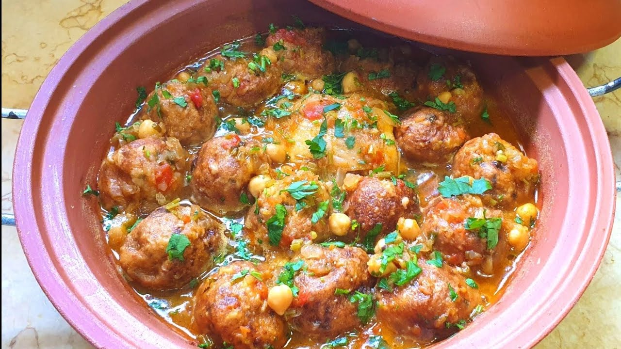 من وصفات الشتوية الرمضانيه  كريات الشيفلور (القرنبيط)محشية بالجبن بمرق الدجاج والحمص 