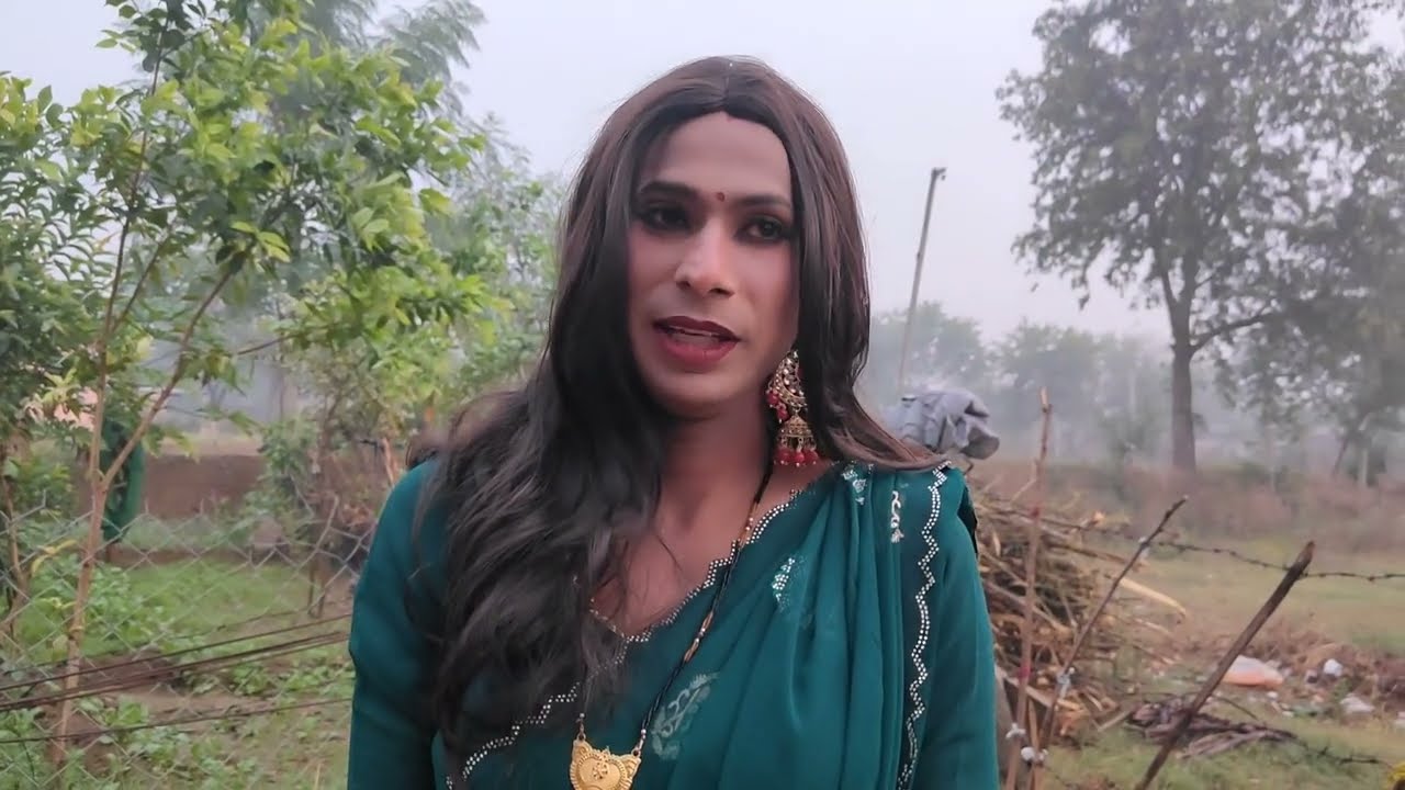 आज मैं घर के बाहर घूम रही हूं साड़ी पहन के marina jaya production, crossdressers parlor 
