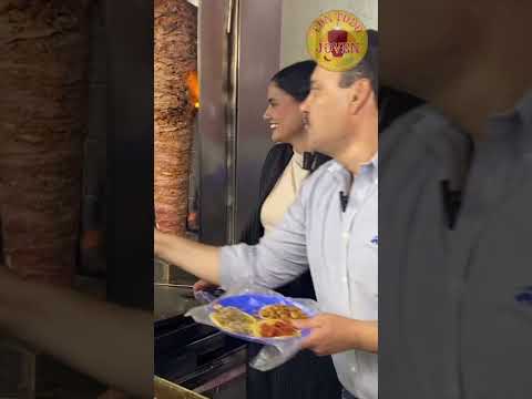 Toño Martín del Campo haciendo tacos en entrevista #ToñoMartínDelCampo #ElNarradorDeMexico #Tacos