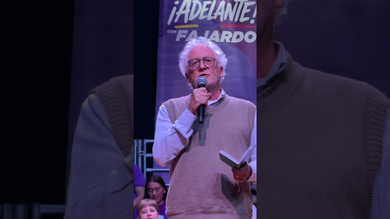 Por primera vez, Héctor Abad Faciolince asiste a un evento político. Apoya a Fajardo.