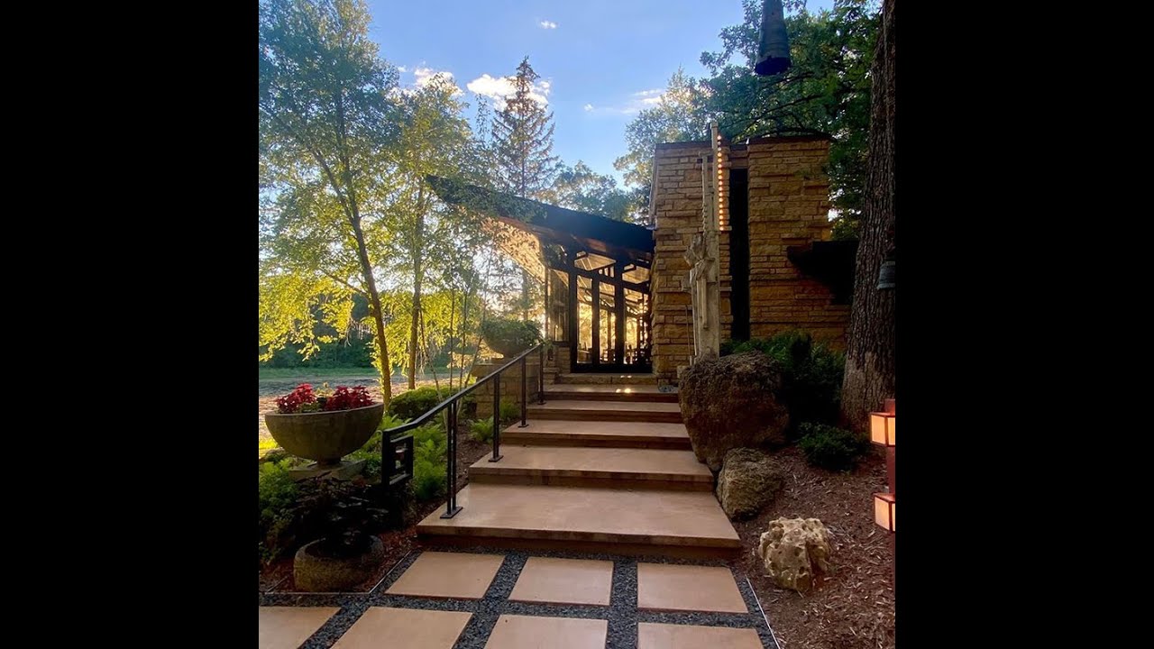 Frank Lloyd Wright: The Lovness & Peterson Cottages